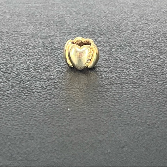 Trollbeads Retired Heart, Small, Gold Bead- 21118 - Picture 6 of 7